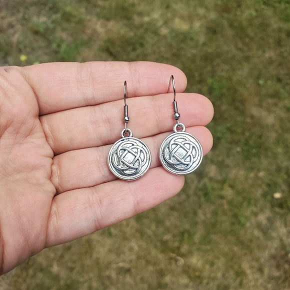 New Handmade Silver Celtic Knot Triquetra Earrings - Picture 10 of 16